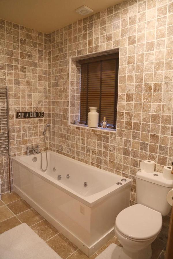 Bumbleberry Cottage Gresford Exterior photo