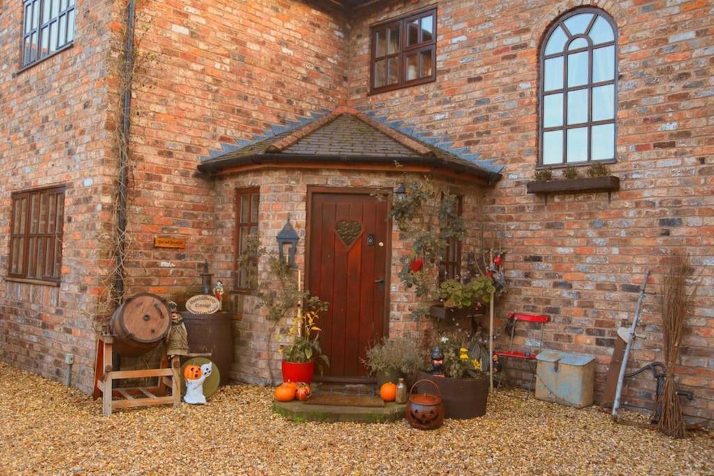 Bumbleberry Cottage Gresford Exterior photo